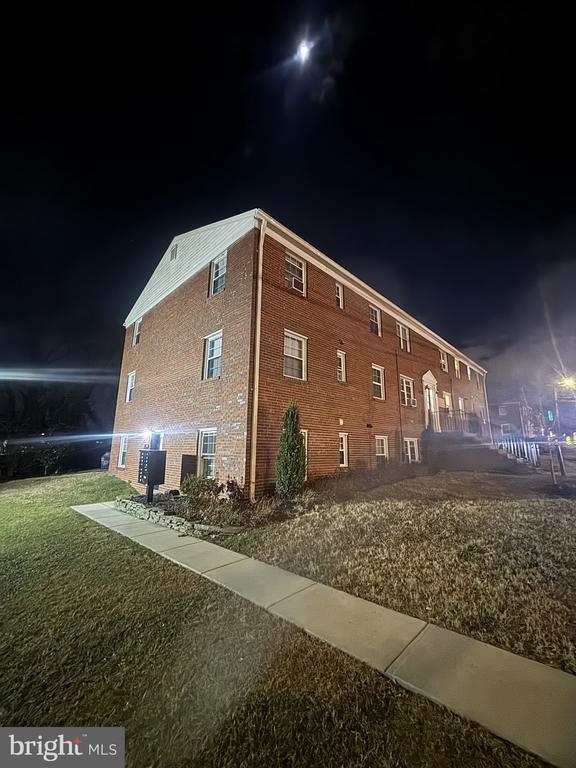 Building Photo - 129 S Courthouse Rd