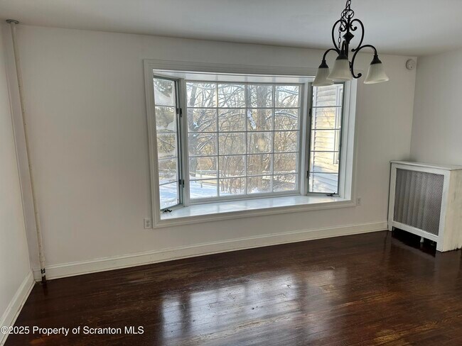 Building Photo - 1108 N Abington Rd