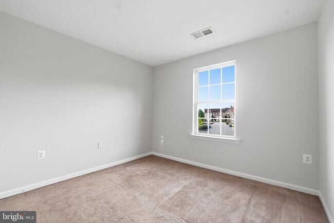 Building Photo - 899 Stonefield Square NE