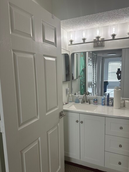 Building Photo - 13631 Eagle Ridge Dr