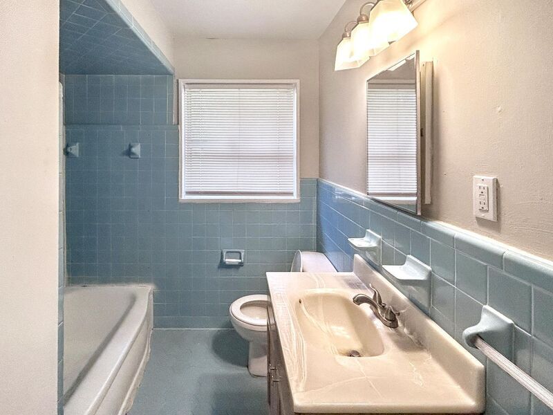 Building Photo - 9877 Redcliff Rd