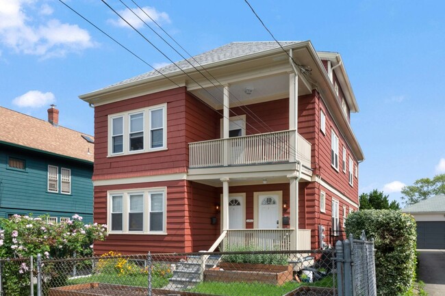 Building Photo - 84 Rochambeau Ave
