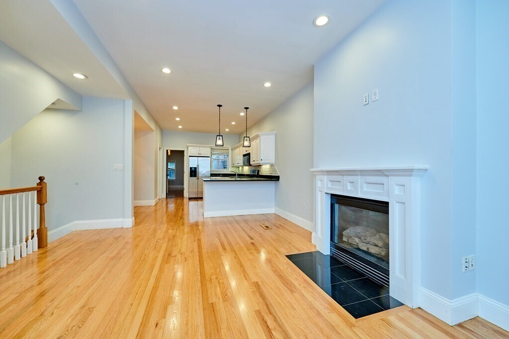 Building Photo - 156 Dorchester St