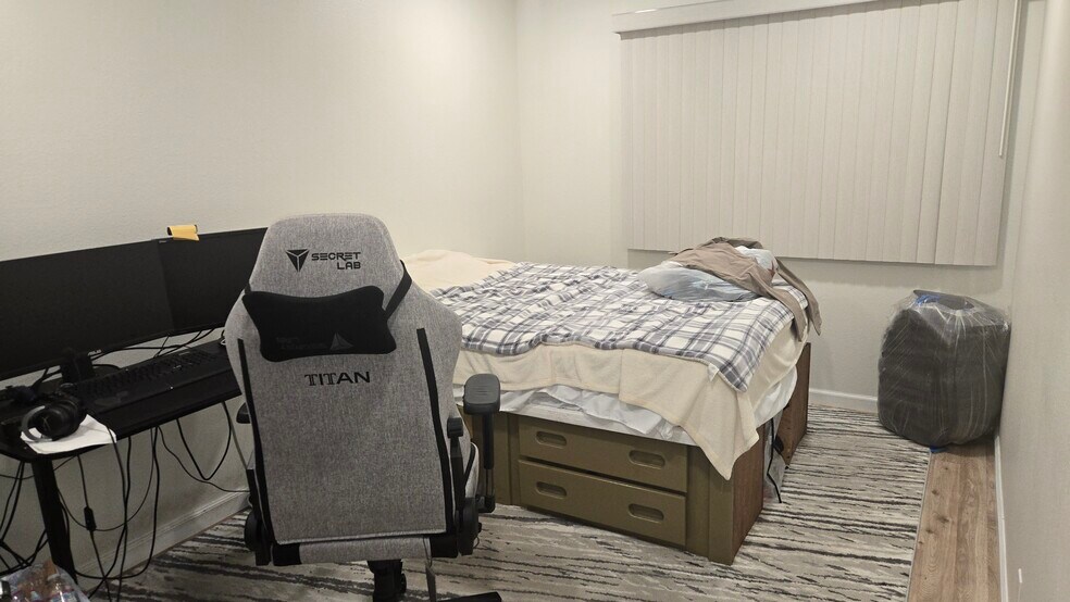 Building Photo - 22195 Summit Hill Dr