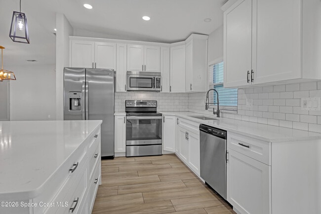 Building Photo - 580 Pine Tree Dr