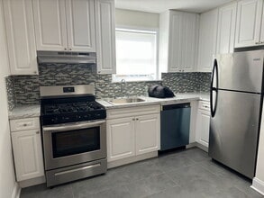Building Photo - "Charming 3-Bed Oasis in Oakland Gardens with Modern Granite Touches!"