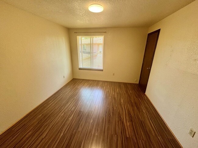 Building Photo - Duplex In South Corvallis Cul-De-Sac