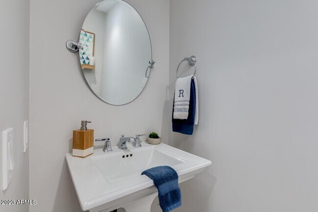 Building Photo - 816 N 3rd Ave