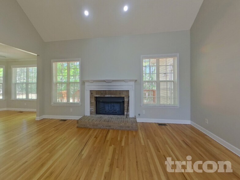 Building Photo - 111 Beaverbrook Ln