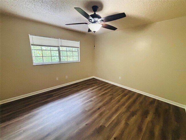 Building Photo - 1023 NE 2nd St