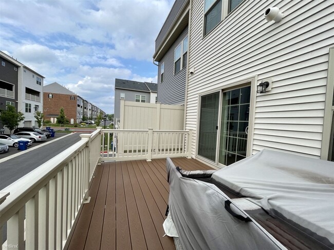 Building Photo - 3 br, 2.5 bath Townhome - 14503 Hunts Farm...