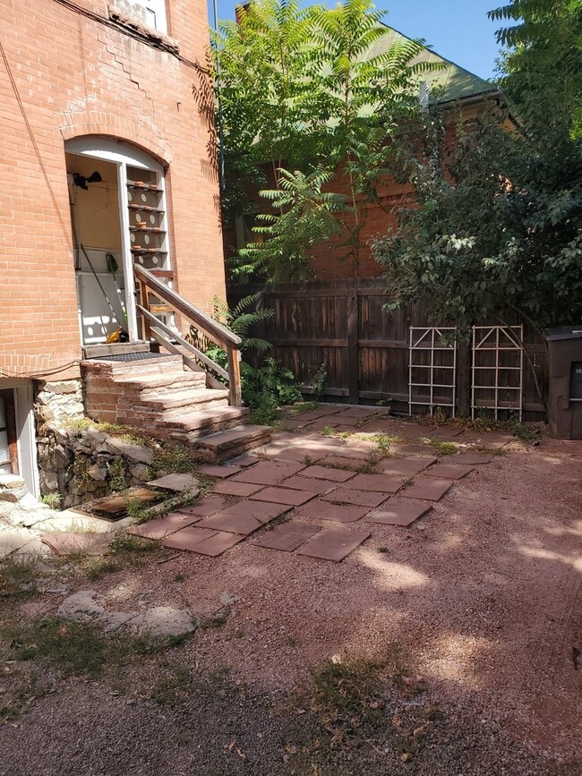 Building Photo - 1014 Spruce St