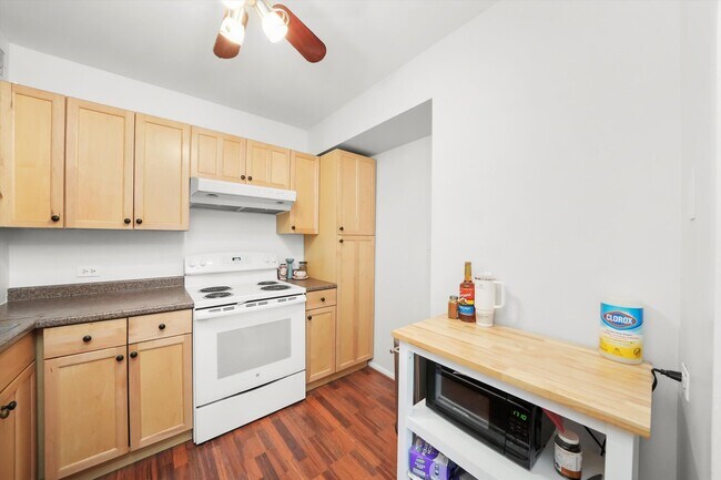 Building Photo - 3600 N Lake Shore Dr