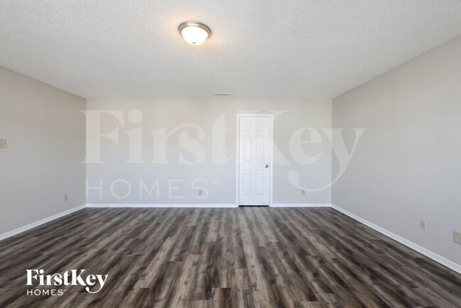 Building Photo - 1605 Howell Dr