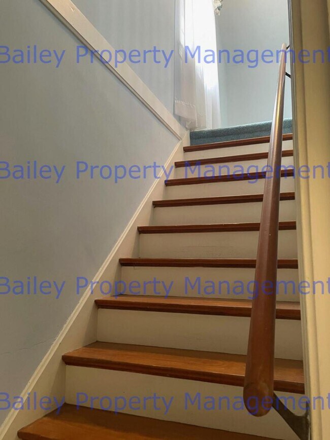 Building Photo - 215 McCready Ave