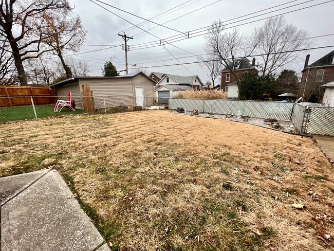 Building Photo - 6152 Victoria Ave