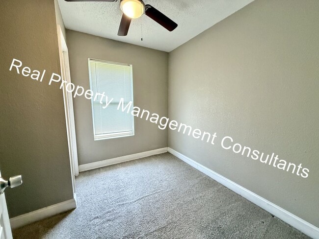 Building Photo - Charm and Space in 3 Bedroom Home