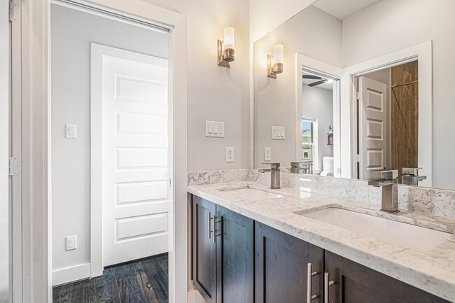 Building Photo - 925 Herkimer St