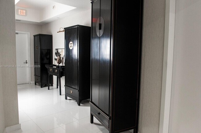 Building Photo - 851 NE 1st Ave