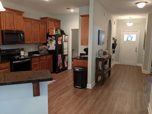 Building Photo - Available August 15th!!! $2200 a month!!!