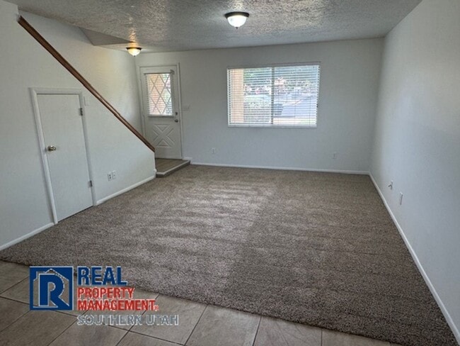 Building Photo - Colorview Townhome