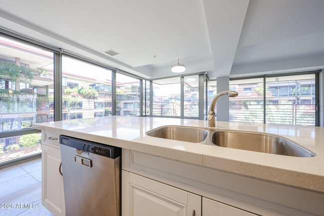 Building Photo - 7137 E Rancho Vista Dr