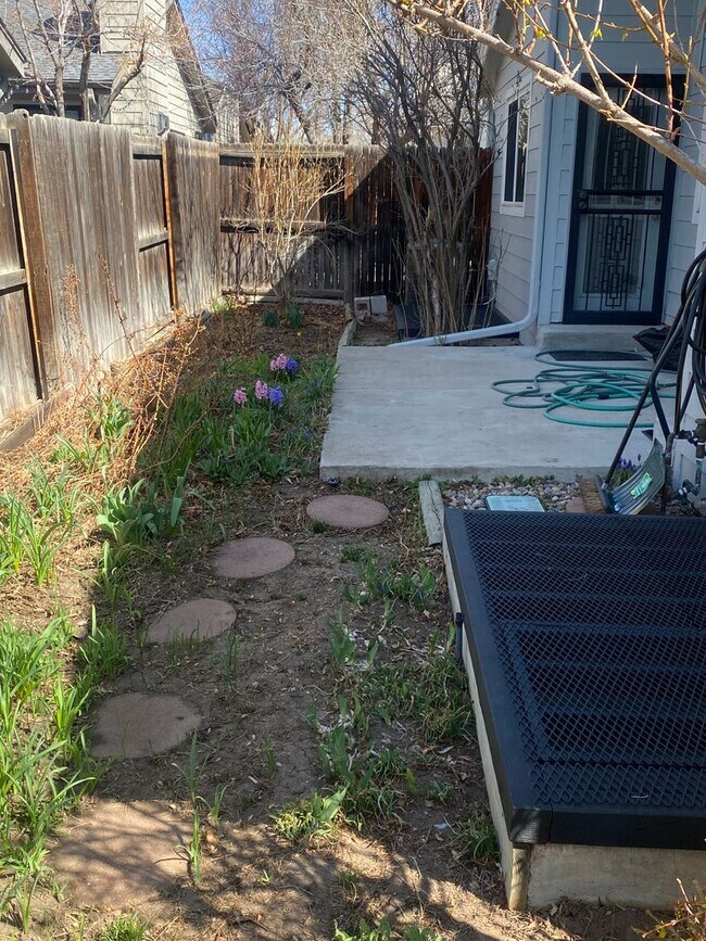 Building Photo - Fantastic 3 bedroom, 3 bath, 2 car garage patio home in Biscayne!