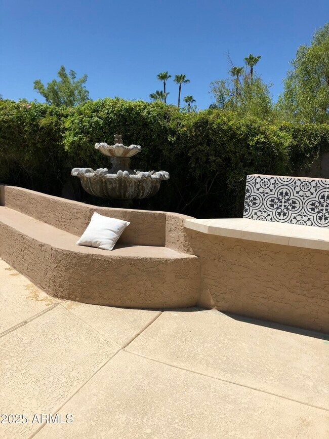 Building Photo - 8397 E Thoroughbred Trail