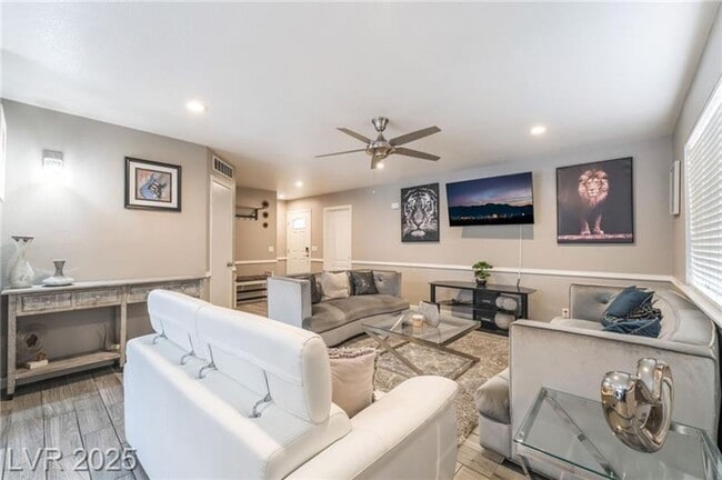 Building Photo - Beautiful 3 bedroom home ready for move-in