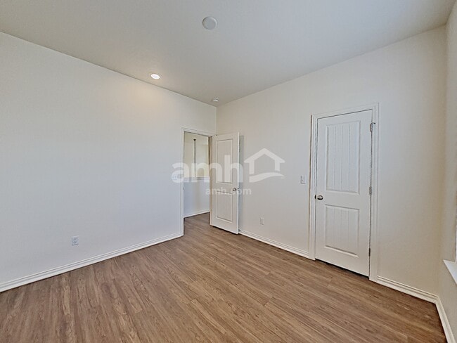 Building Photo - 2732 Spencebrook