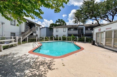 Building Photo - 7200 Clarewood Dr