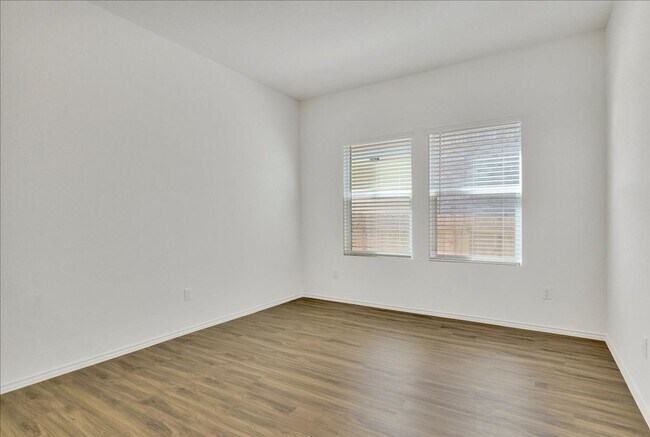 Building Photo - 816 Mallow Rd