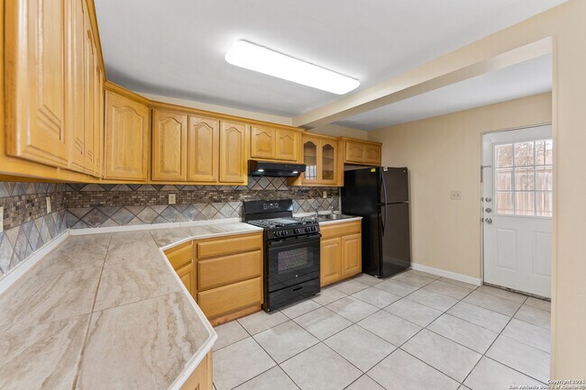 Building Photo - 3323 W Woodlawn Ave