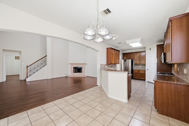 Building Photo - 2117 Rushing Spring Dr
