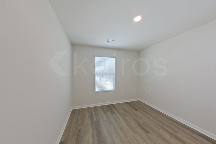 Building Photo - 110 Inez Ave