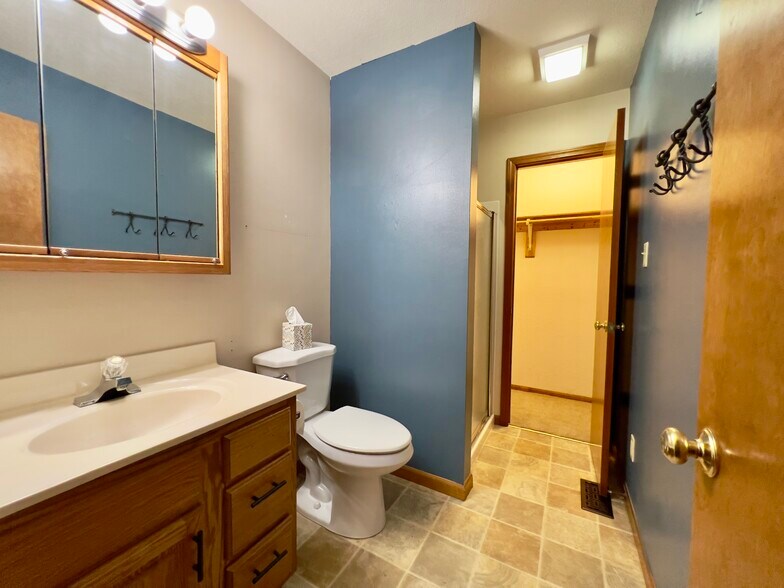 Primary Bath - 1019 SW Kent Pl