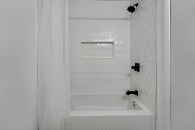 Building Photo - 813 Park Ave