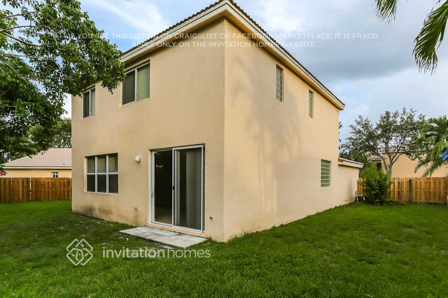 Building Photo - 10621 SW 14th Ct