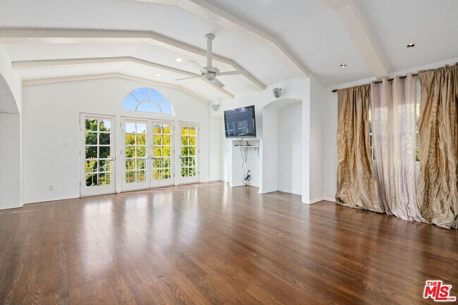 Building Photo - 139 S Anita Ave