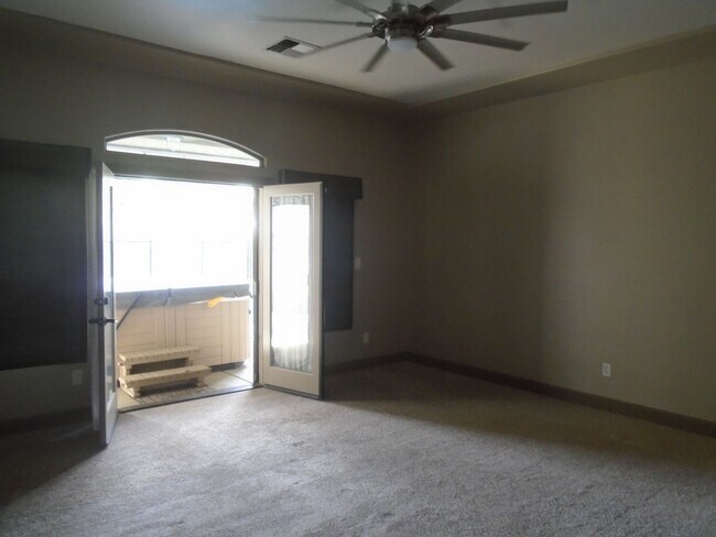 Building Photo - CUSTOM BUILT IN GATED SOUTHERN OAKS !!!  APPLICATION PENDING