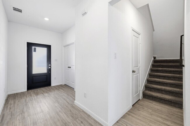 Building Photo - 14014 Roller Mls