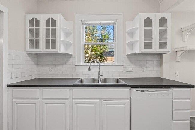 Building Photo - 4615 Ramsey Ave