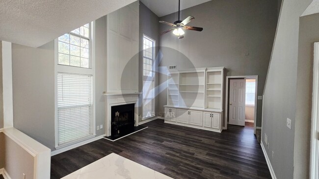 Building Photo - 2106 Clearvista Dr NW