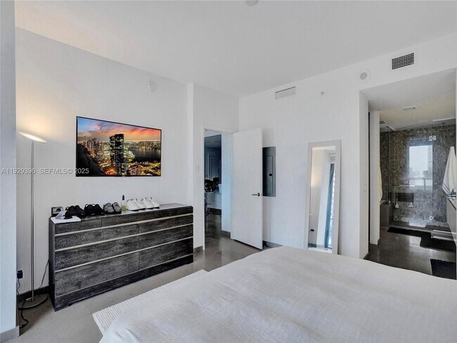 Building Photo - 88 SW 7th St