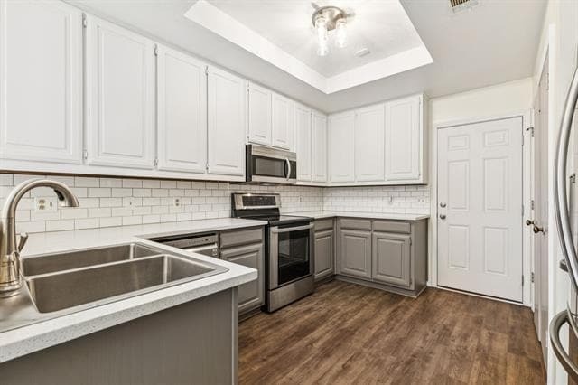 Building Photo - 3403 Wells Dr