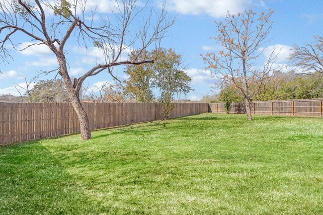 Building Photo - "Charming 3-Bedroom, 2-Bath Home Retreat with Solar Panels! 10% off for active service members!"