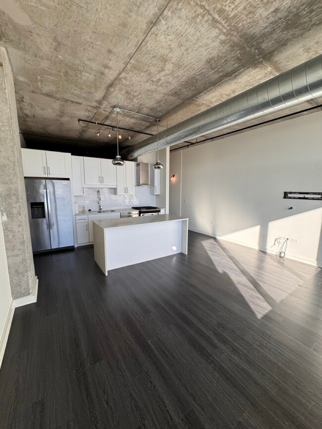 Building Photo - 50 E 16th St