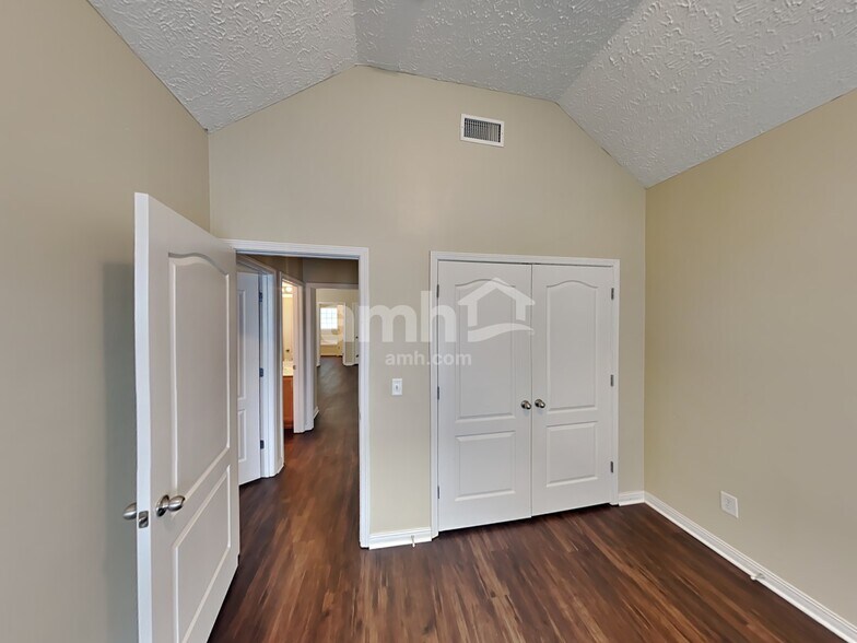 Building Photo - 1308 Oakhall Ln