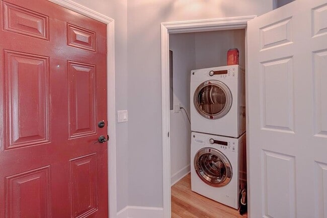 Building Photo - 1002 Boylston St