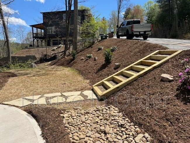 Building Photo - 203 Fletcher View Dr